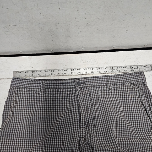 Chase Edward Golf mens grey/purple checkered shorts size 38 - Picture 2 of 6